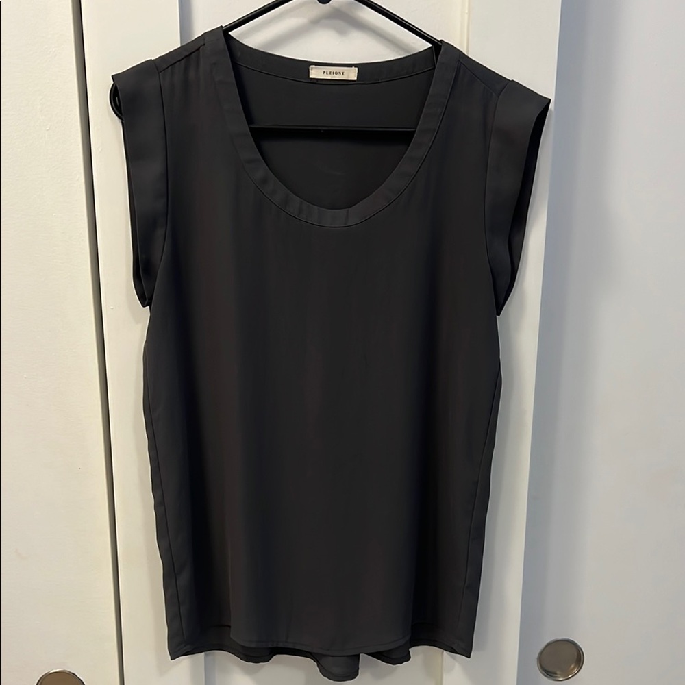 Pleione Black Sleeveless Blouse